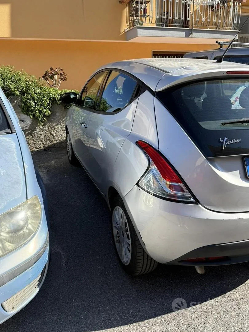 Lancia Ypsilon