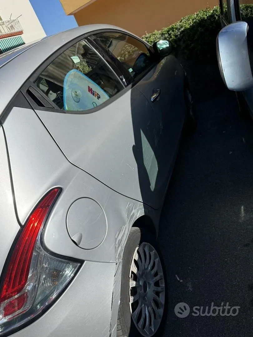 Lancia Ypsilon 2011 photo 2
