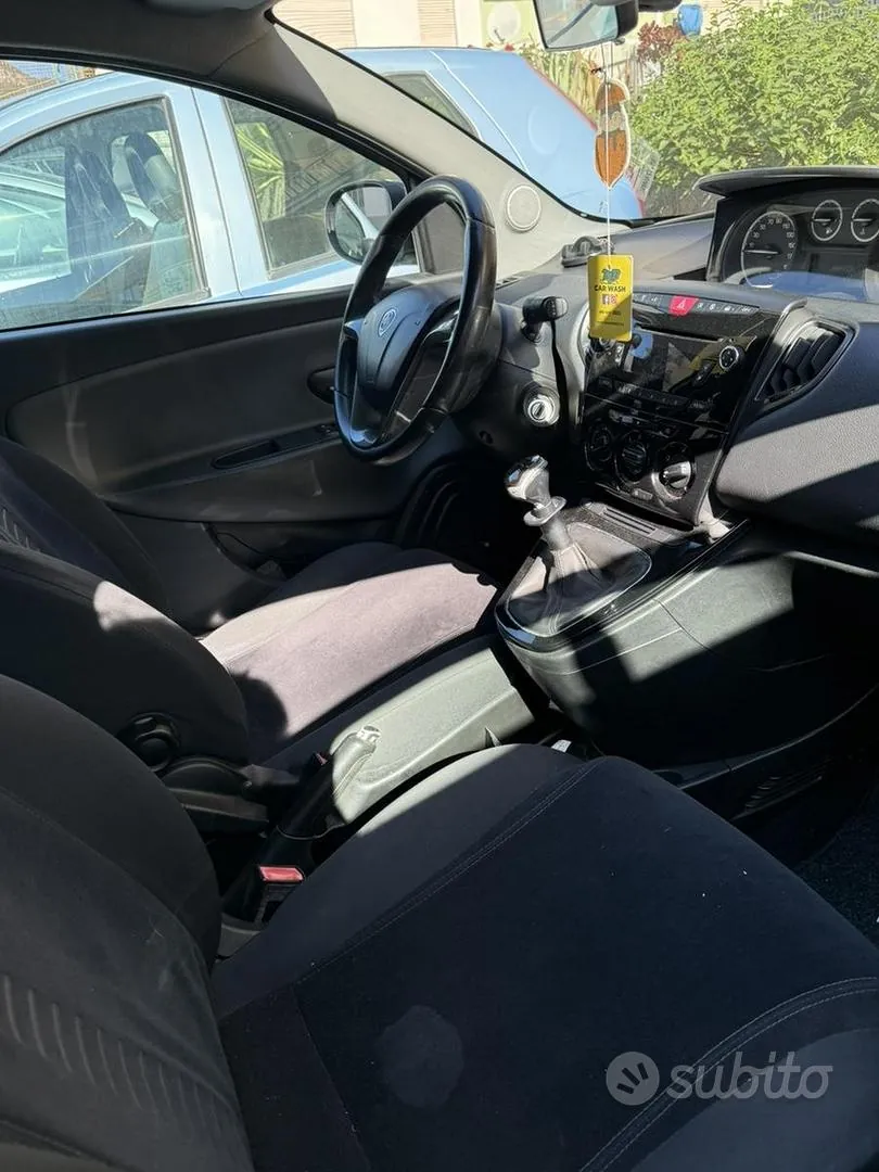 Lancia Ypsilon 2011 photo 4