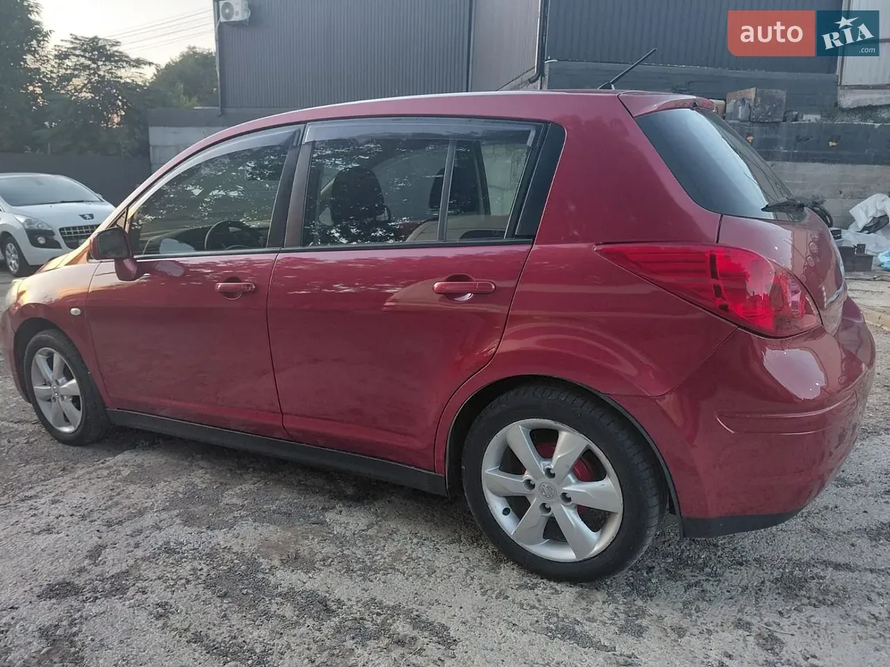 Nissan Tiida 2009 photo 5