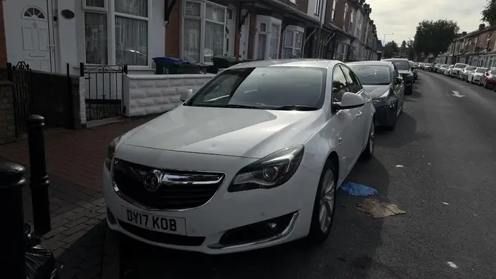 Vauxhall Insignia 2017 photo 2