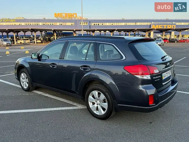 Subaru Outback 2011 photo 4