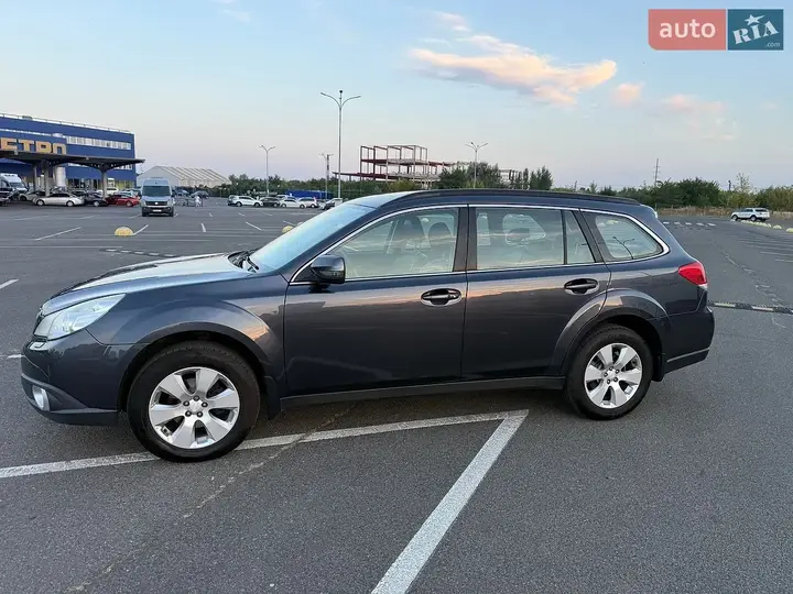 Subaru Outback 2011 photo 3