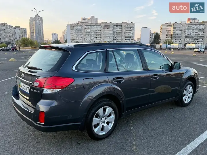 Subaru Outback 2011 photo 5
