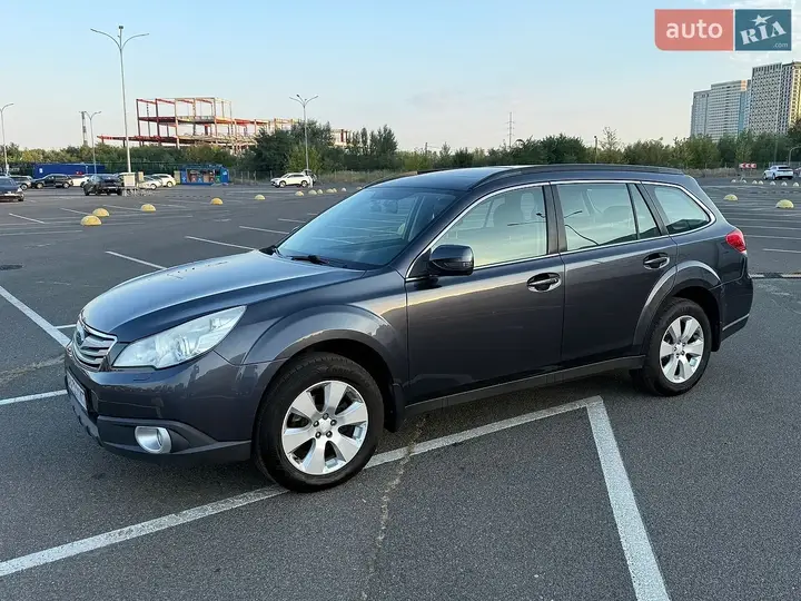 Subaru Outback 2011 photo 2