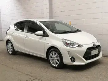 Toyota Aqua 2016 photo 2