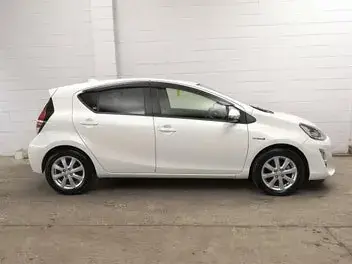 Toyota Aqua 2016 photo 4