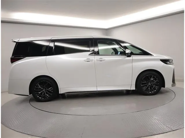 Toyota Vellfire 2024 photo 2