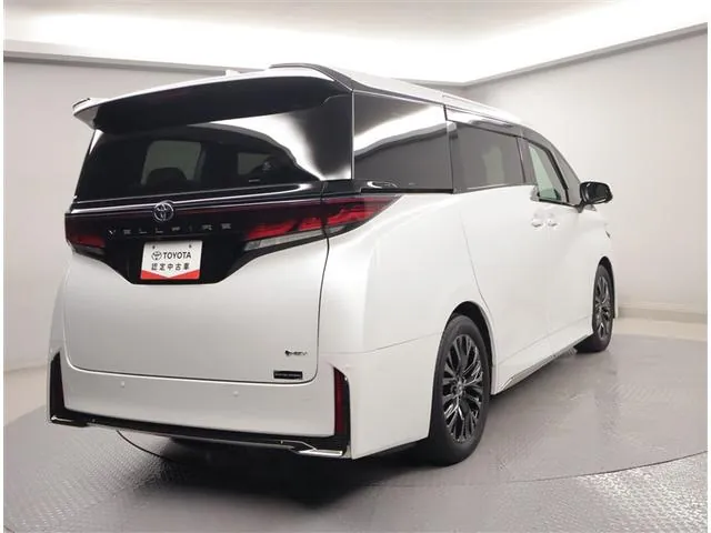 Toyota Vellfire 2024 photo 3