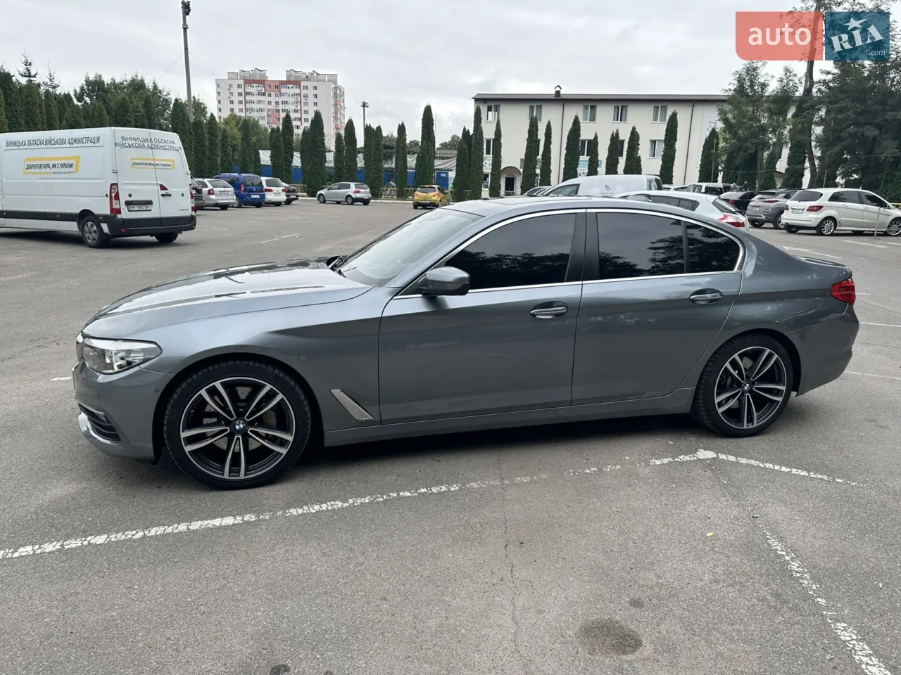 BMW 5 Series 2017 photo 2