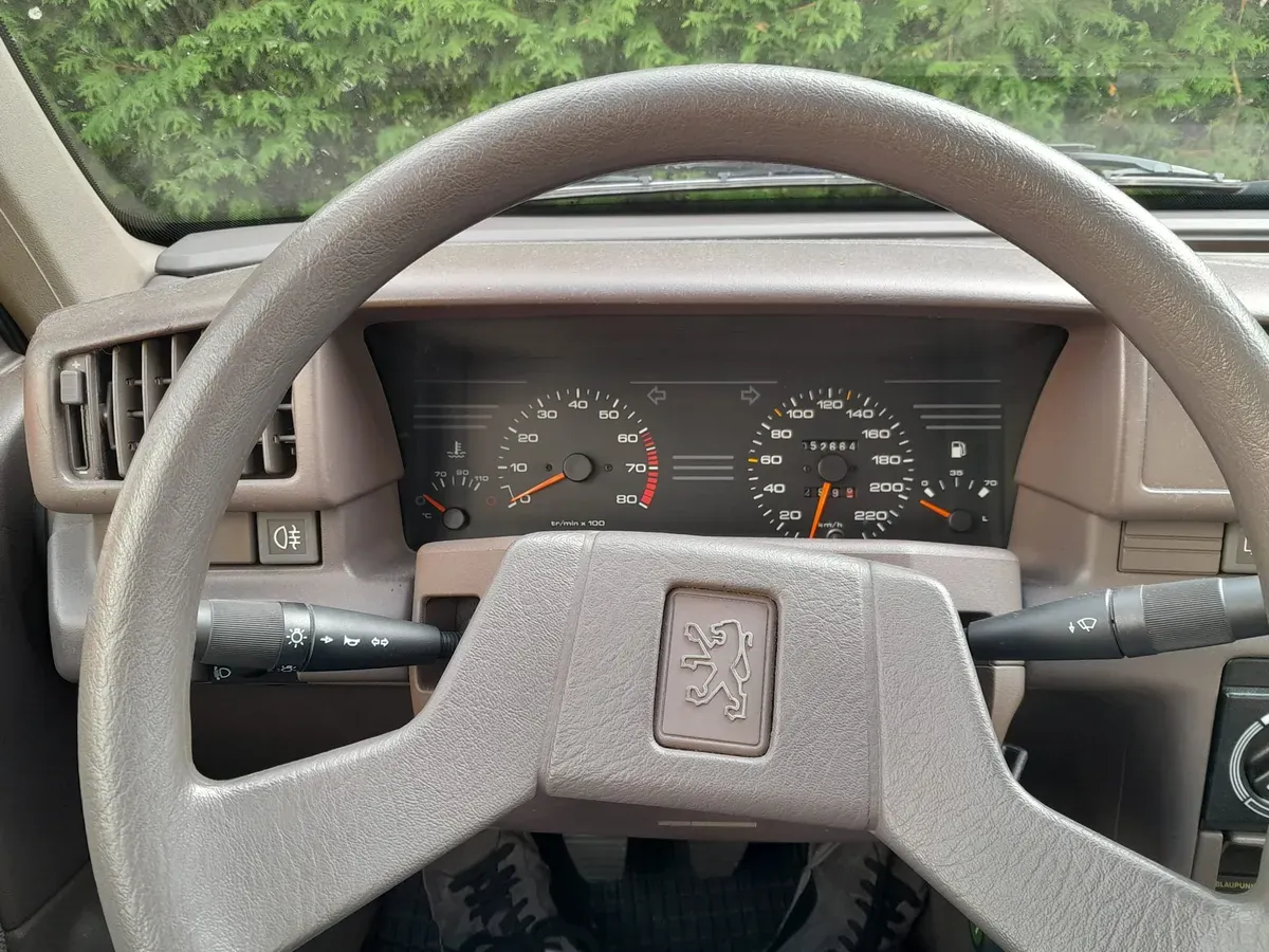 Peugeot 405