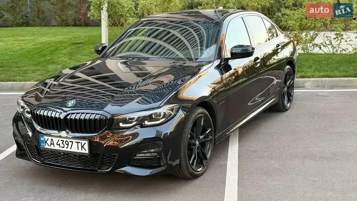 BMW 3 Series 2022 photo 2