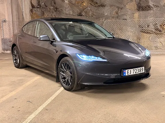 Tesla Model 3 2024 photo 4