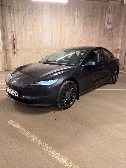 Tesla Model 3 2024 photo 3
