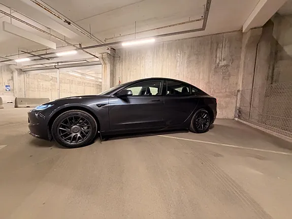 Tesla Model 3 2024 photo 2