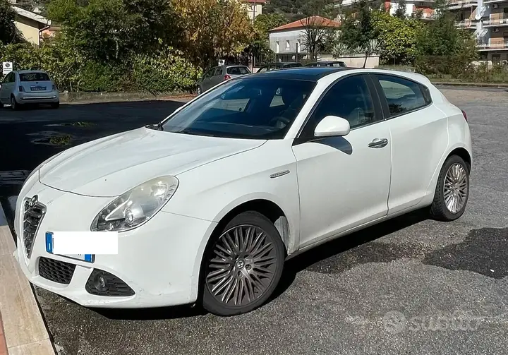 Alfa Romeo Giulietta 2014 photo 2