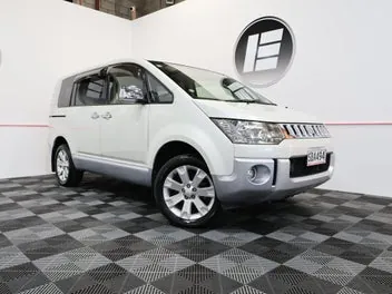 Mitsubishi Delica 2017 photo 2