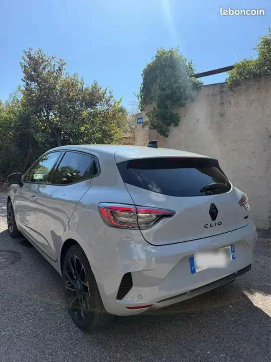 Renault Clio 2024 photo 2