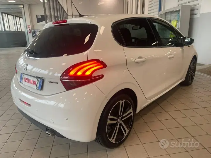 Peugeot 208 2019 photo 5