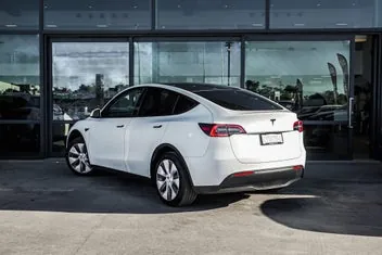 Tesla Model Y 2023 photo 4
