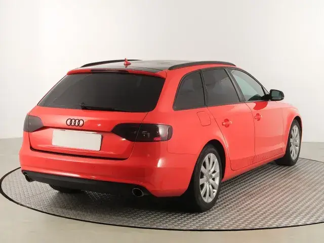 Audi A4 Avant 2014 photo 4