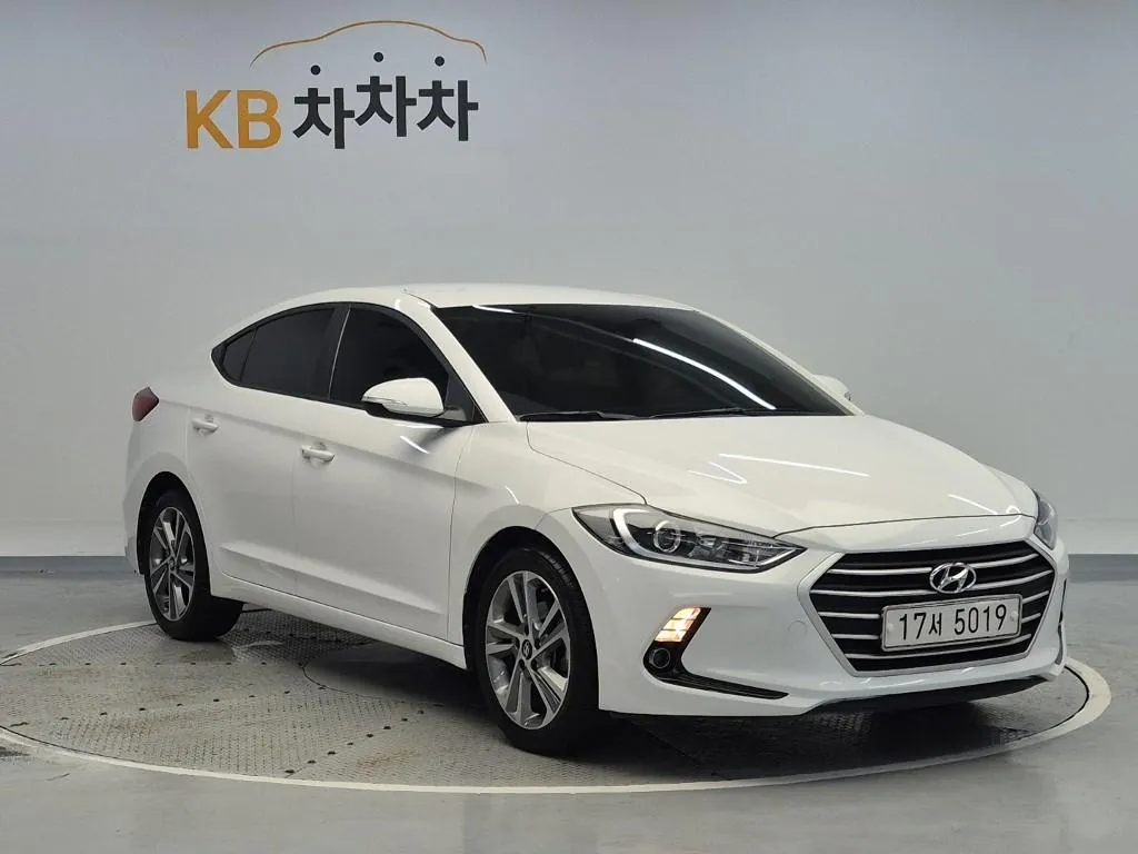 Hyundai Avante 2018 photo 4