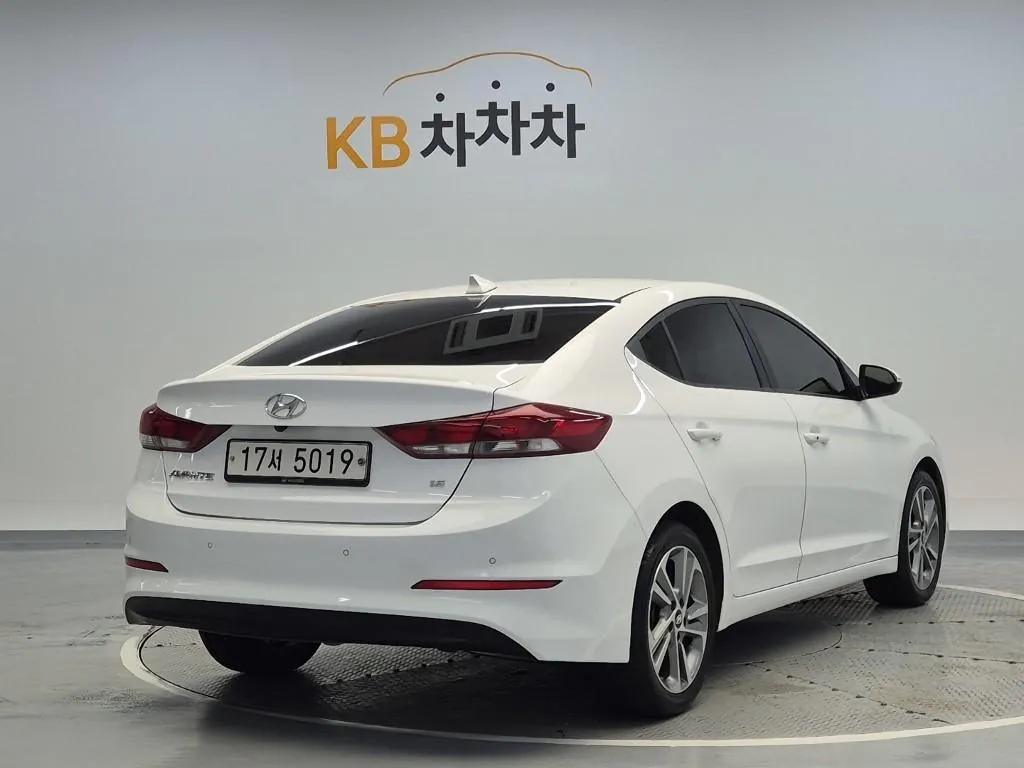 Hyundai Avante 2018 photo 3