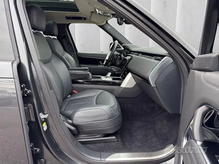 Land Rover Range Rover 2024 photo 3