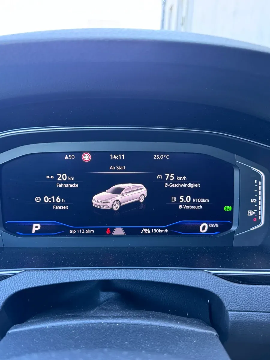 Volkswagen Passat 2022 photo 2