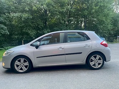 Toyota Auris 2011 photo 4