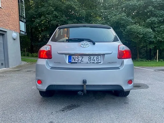 Toyota Auris 2011 photo 3