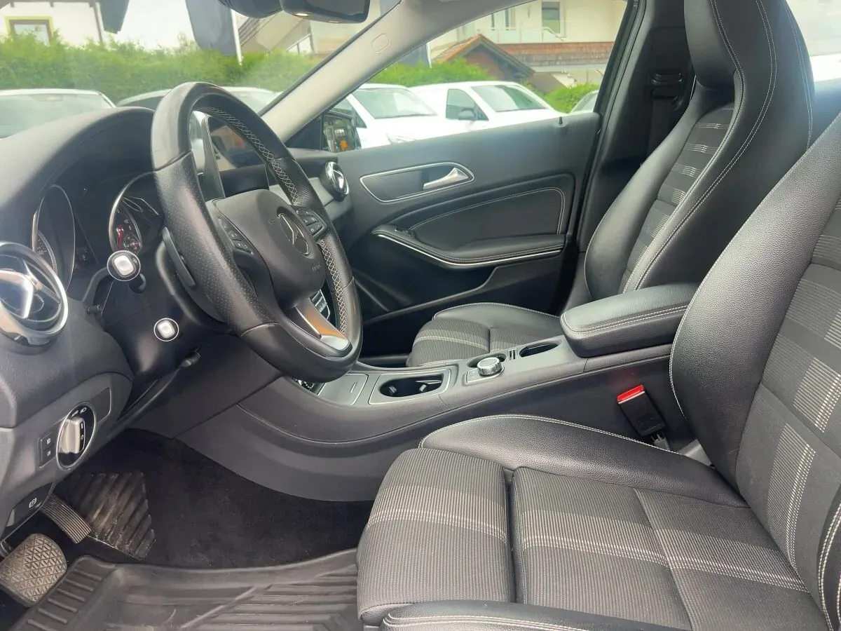 Mercedes-Benz Gla Class 2018 photo 2