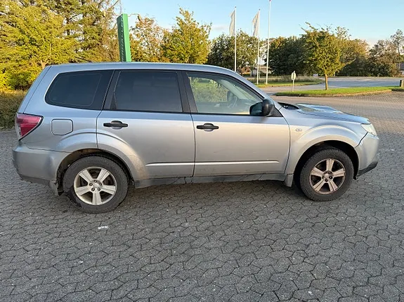 Subaru Forester 2009 photo 2