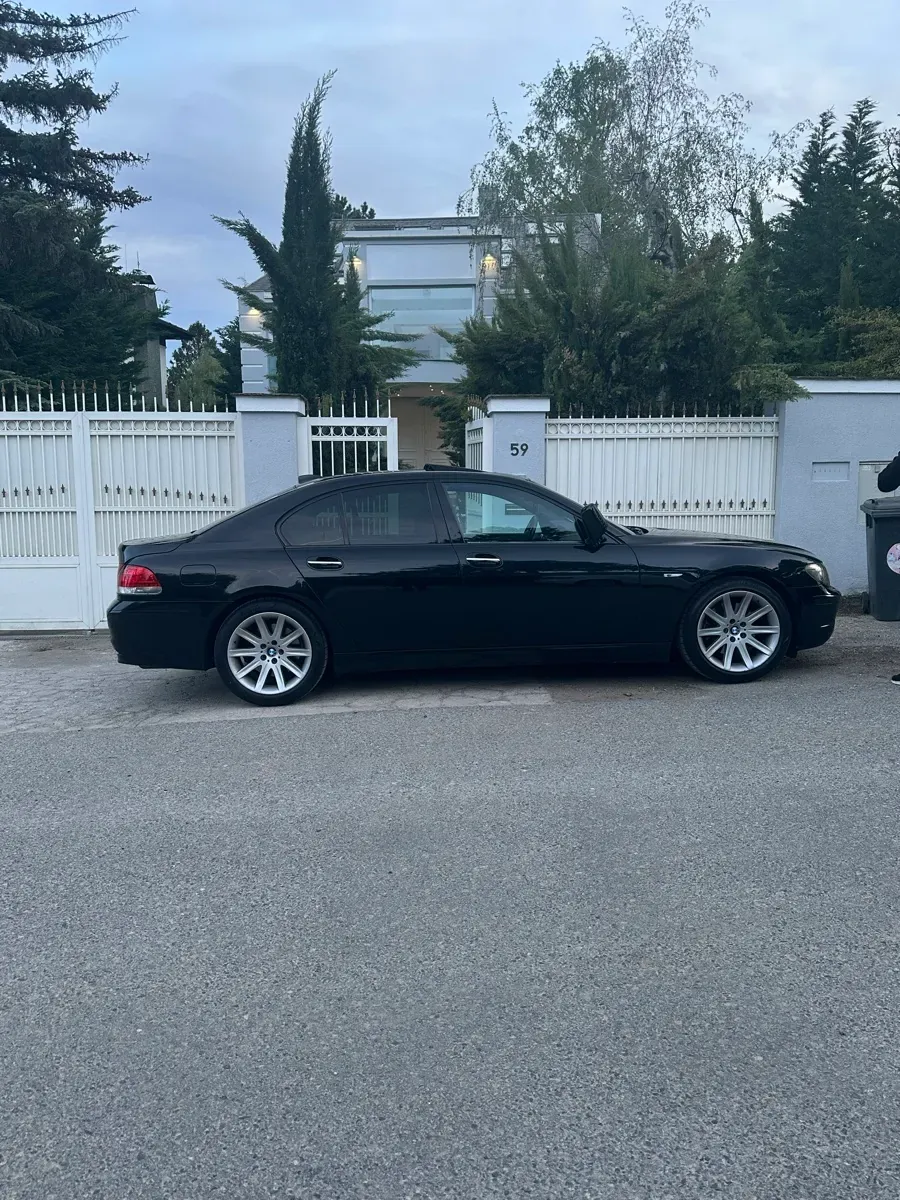 BMW 7 Series 2005 photo 2