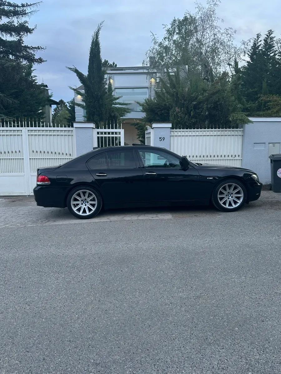 BMW 7 Series 2005 photo 3