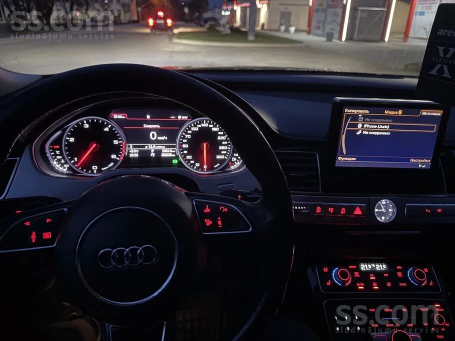 Audi A8 2012 photo 5