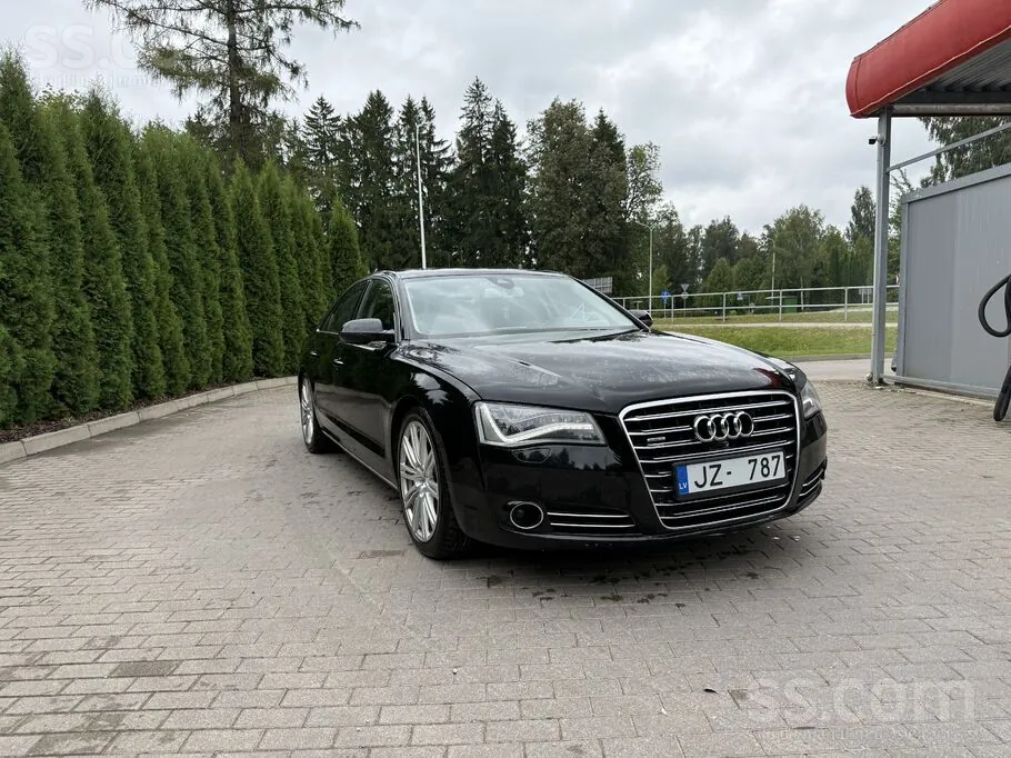 Audi A8 2012 photo 2