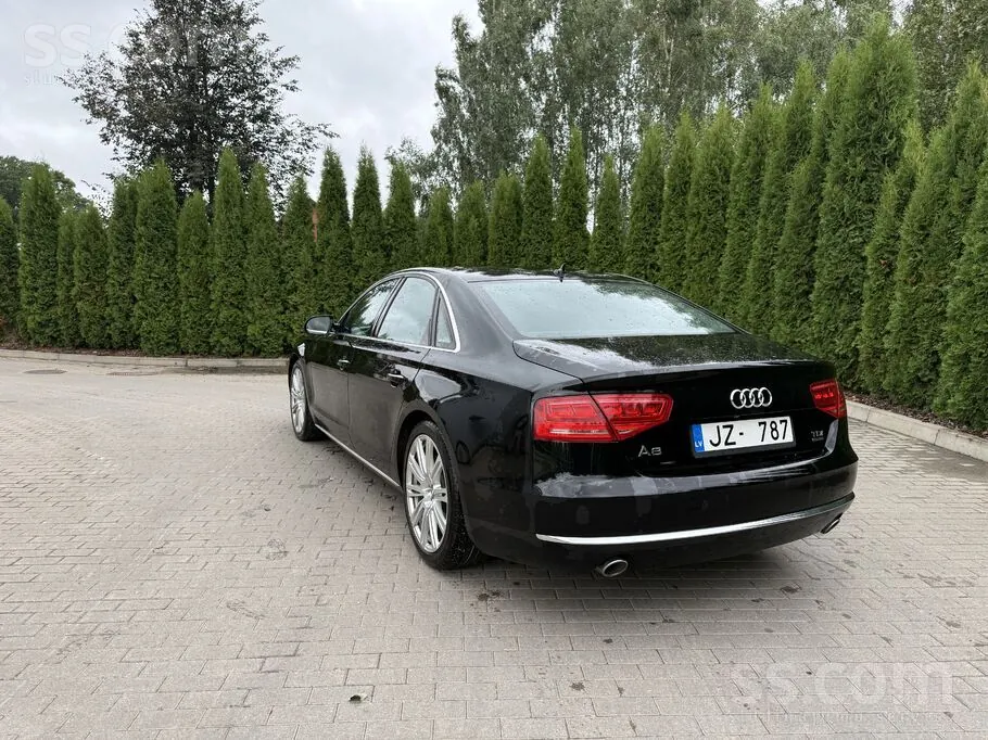Audi A8 2012 photo 4