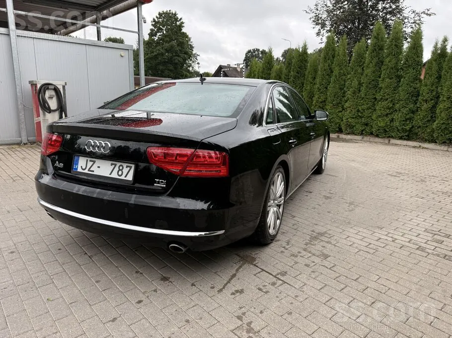 Audi A8 2012 photo 3
