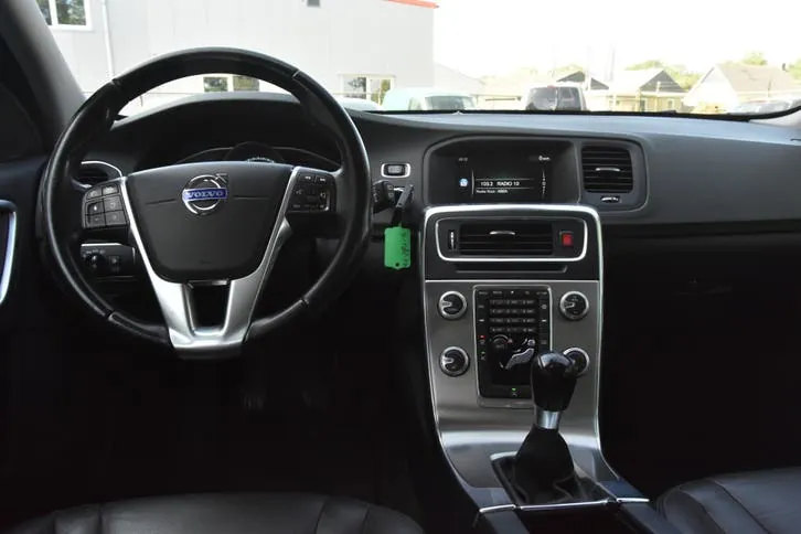 Volvo V60 2015 photo 2