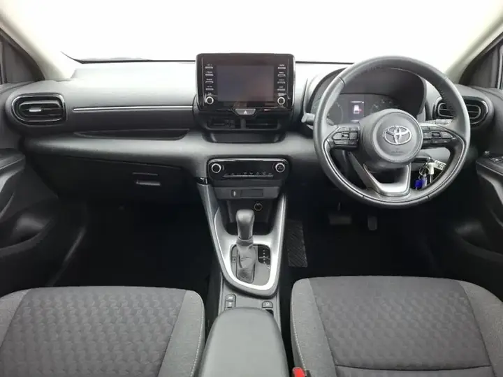 Toyota Yaris 2023 photo 2