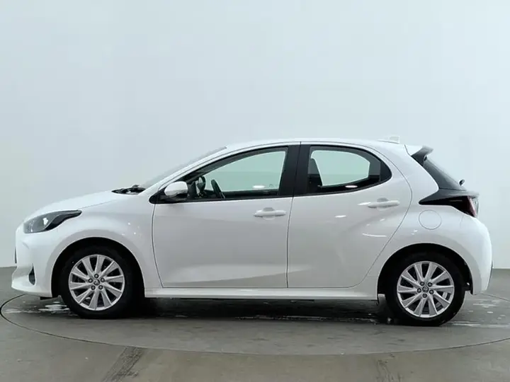 Toyota Yaris 2023 photo 3