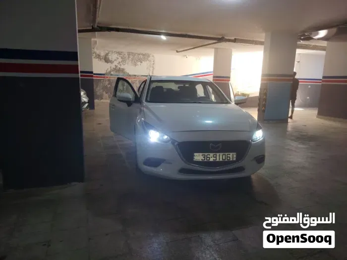 Mazda 3 2017 photo 2