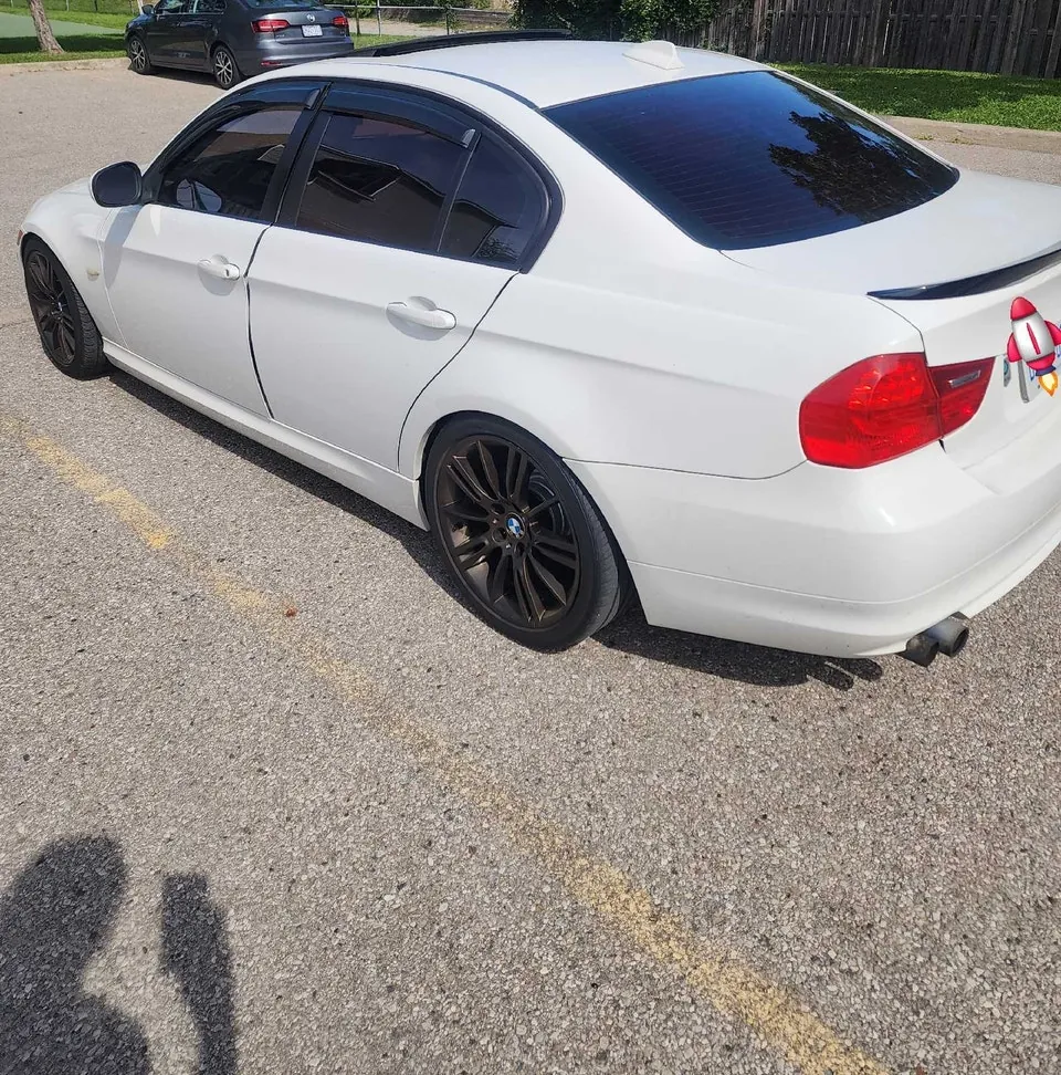 BMW 3Series 2012 photo 2