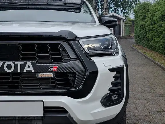 Toyota Hilux 2024 photo 2