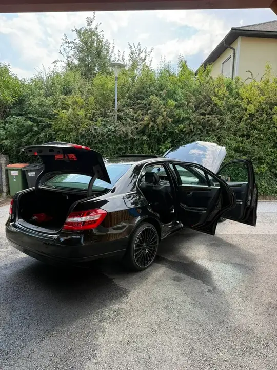Mercedes-Benz E-Class 2010 photo 2