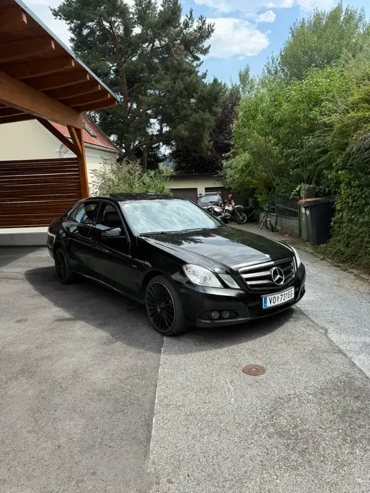 Mercedes-Benz E-Class 2010 photo 3