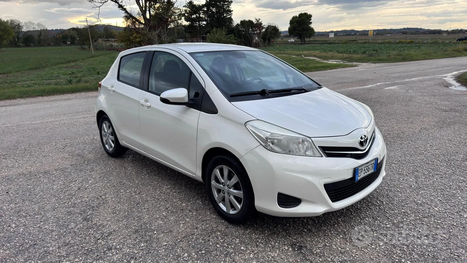 Toyota Yaris 2013 photo 3