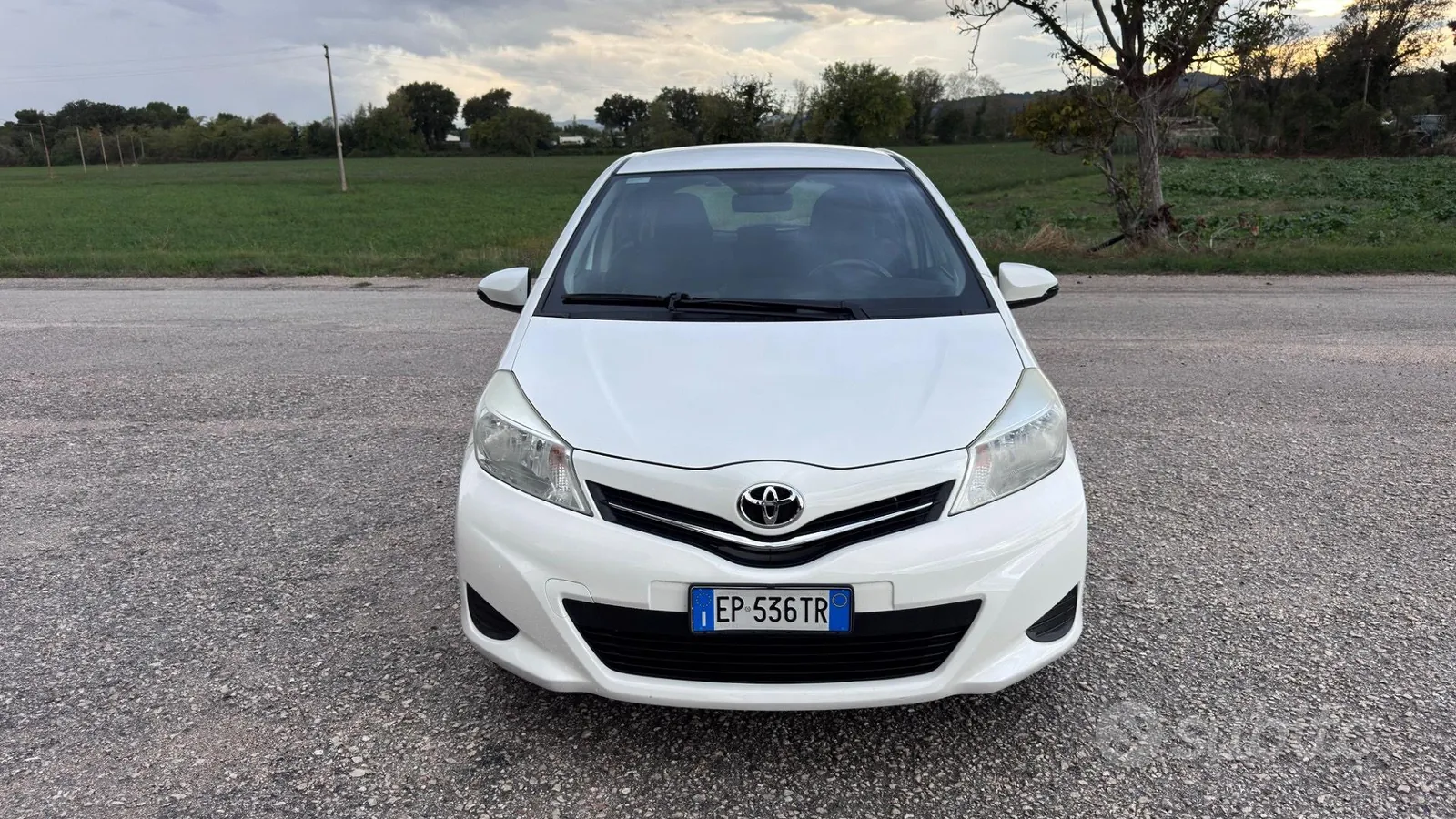 Toyota Yaris 2013 photo 2