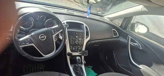 Opel Astra 2010 photo 5